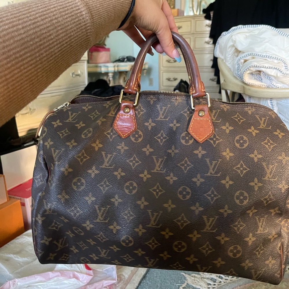 100 percent of them to Louis Vuitton speedy size 40 vintage Louis Vuitton